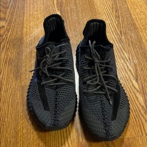 yeezy boost 350v2 black non reflective